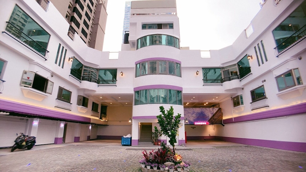 All Fun Business Hotel 40/46