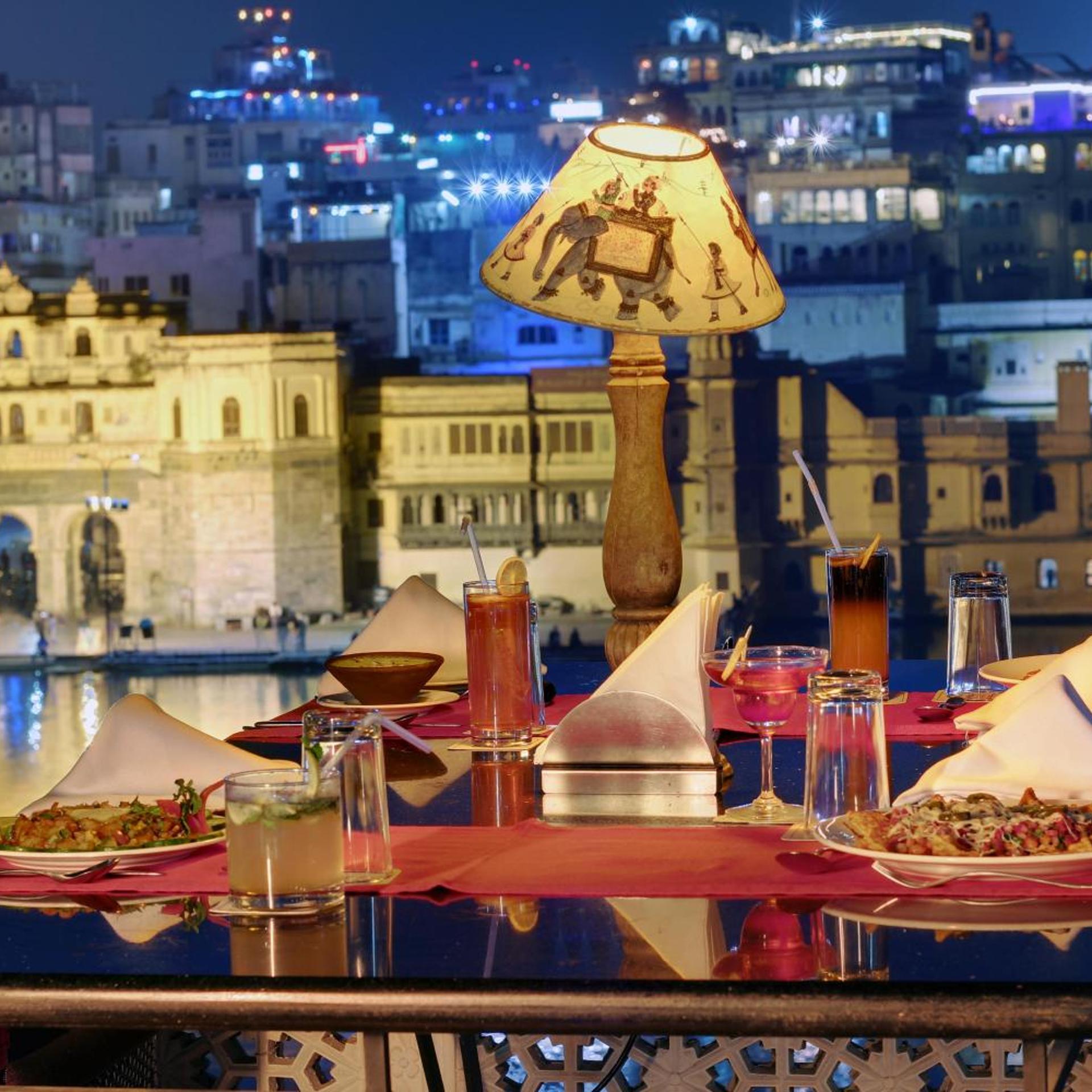 Lake Pichola Hotel 15/25