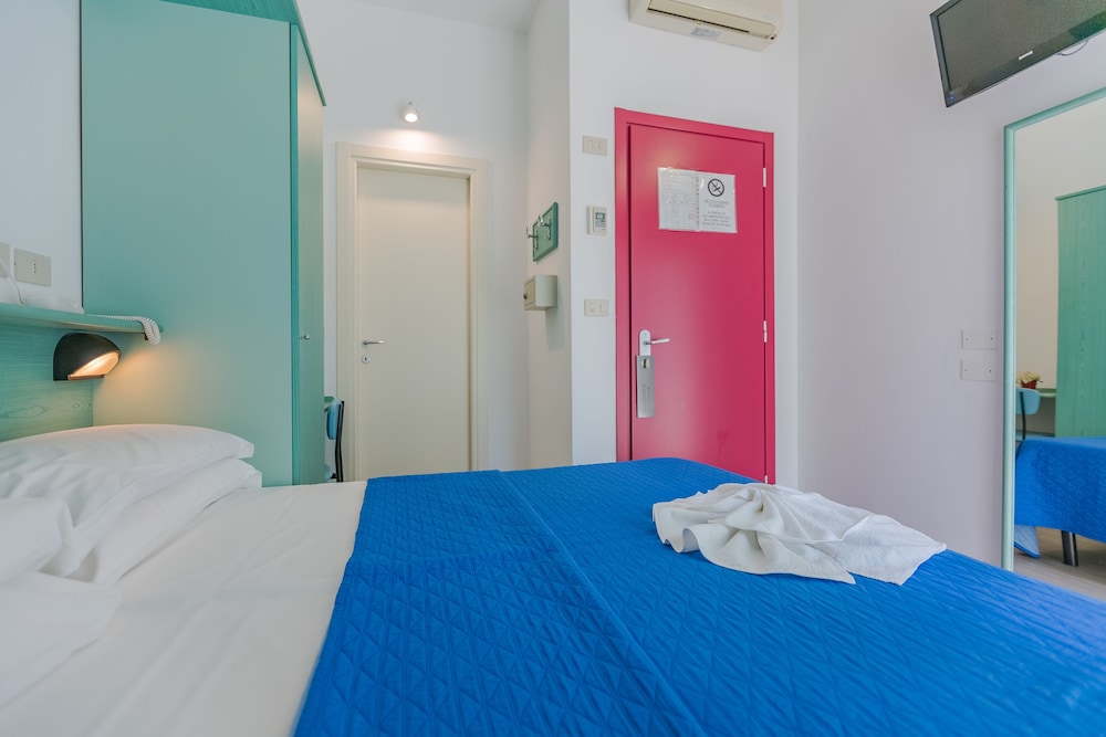 CLASSIC, DOUBLE OR TWIN BED