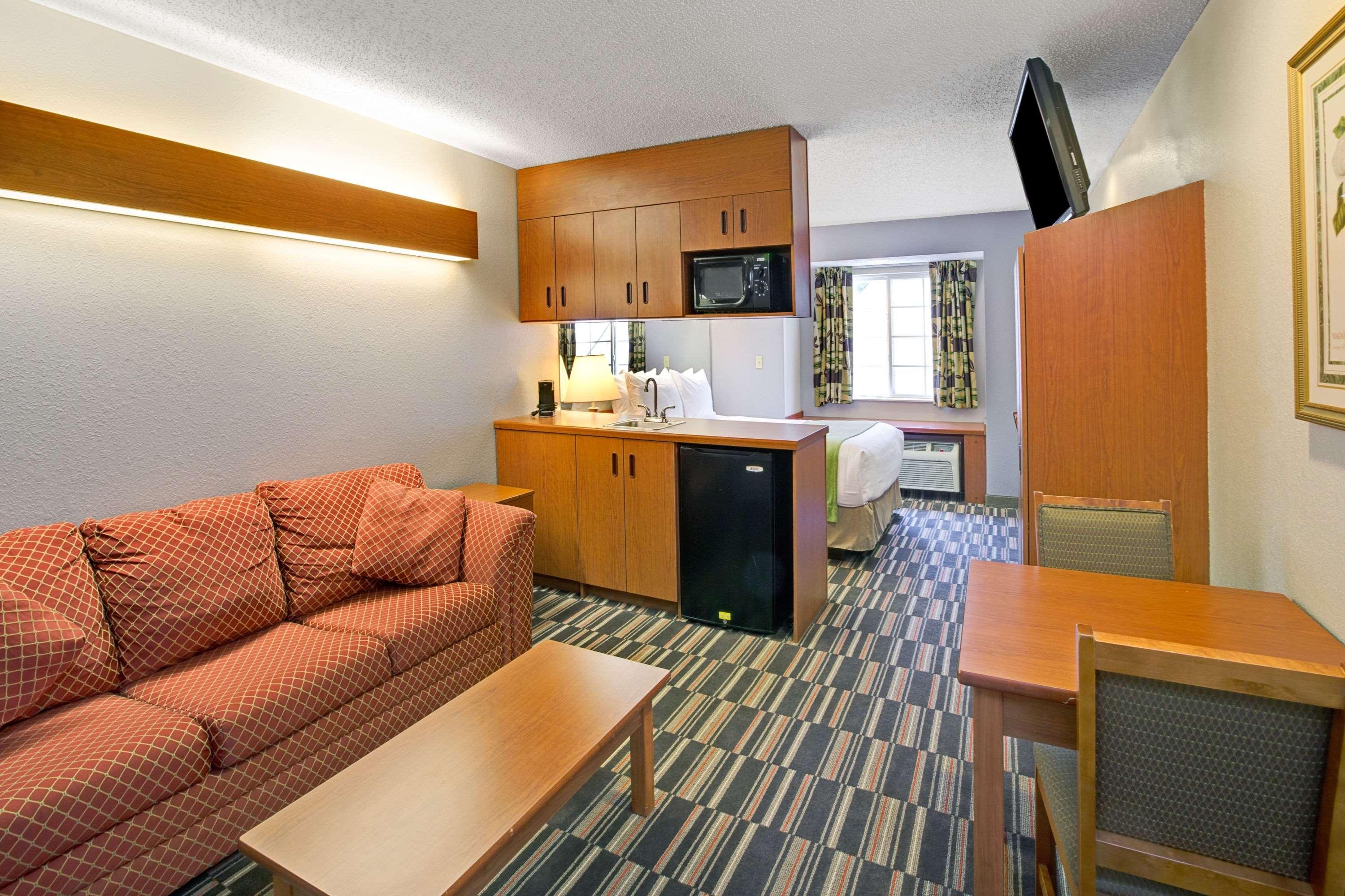 Microtel Inn & Suites by Wyndham Cherokee 17/26