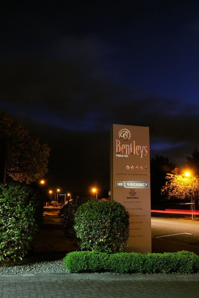 Bentleys Motor Inn 3/50