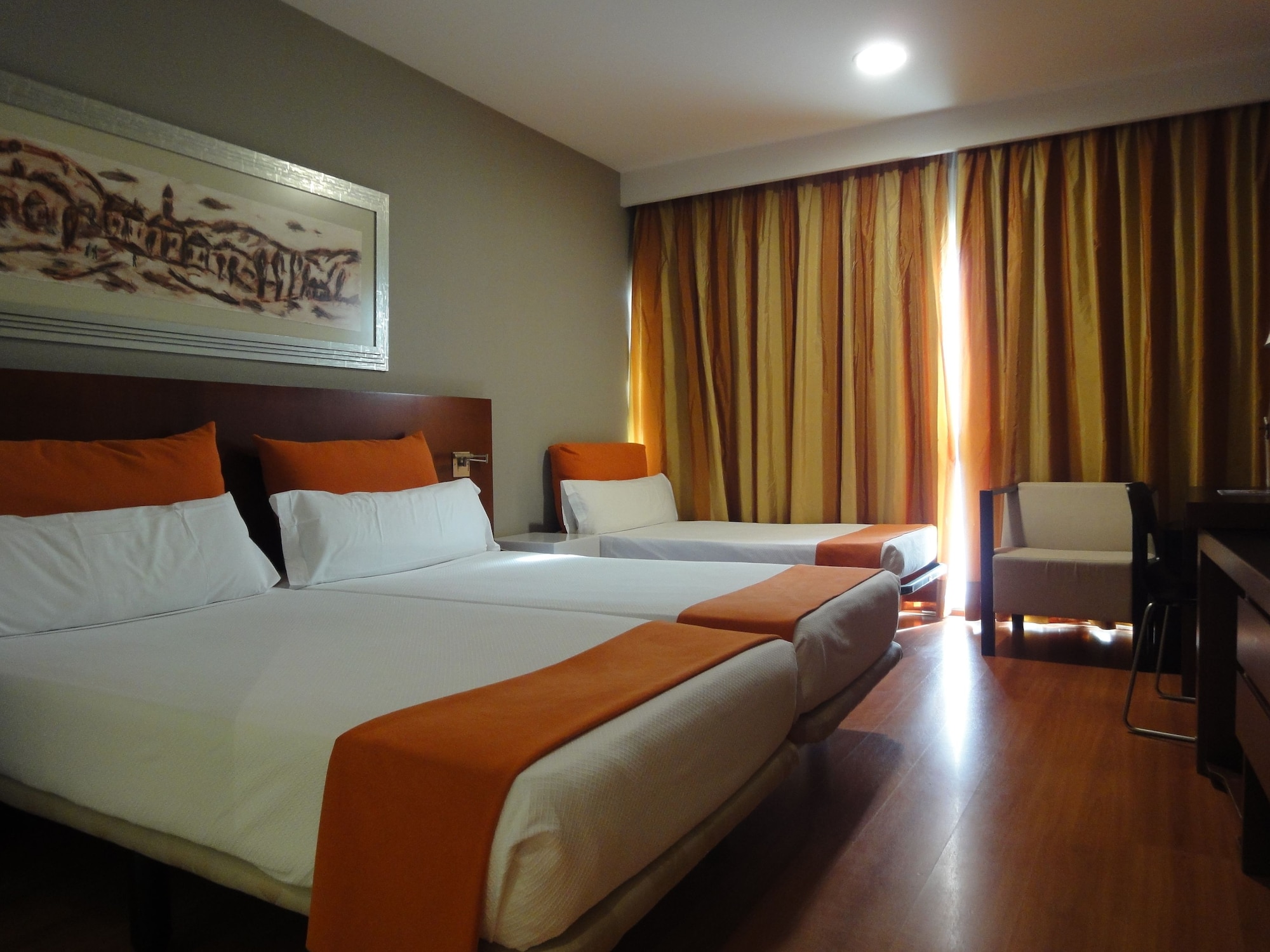 ROOM, DOUBLE OR TWIN BED, WITH EXTRA BED