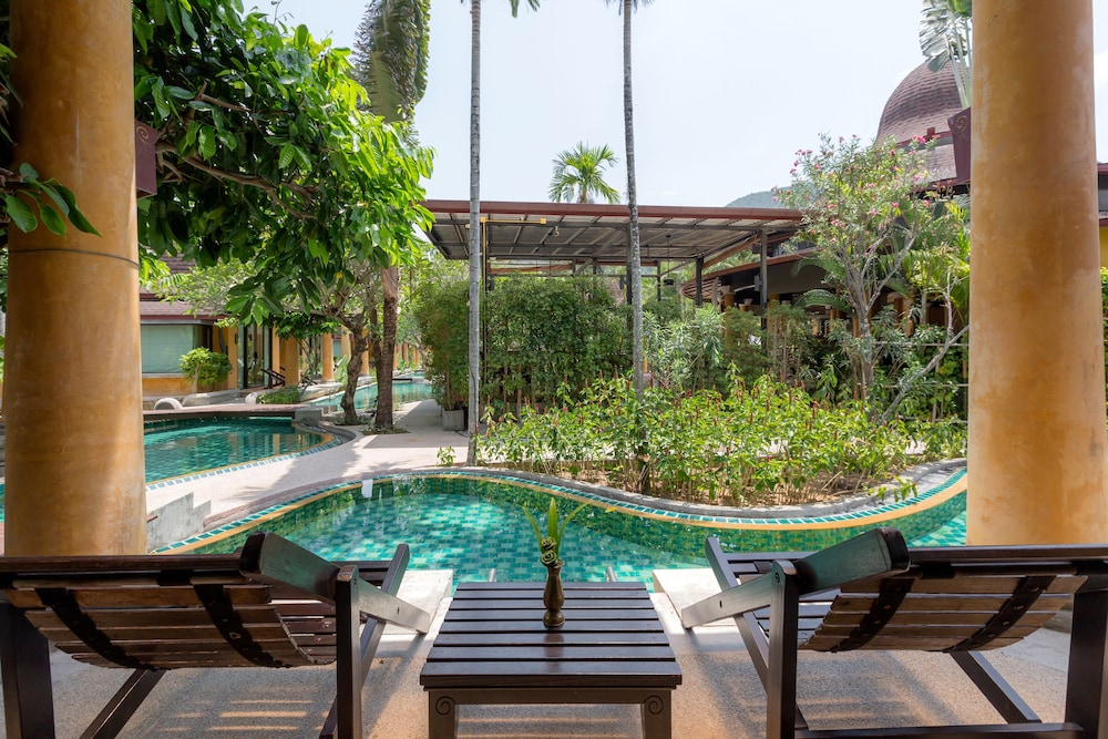 The Village Resort 33/37