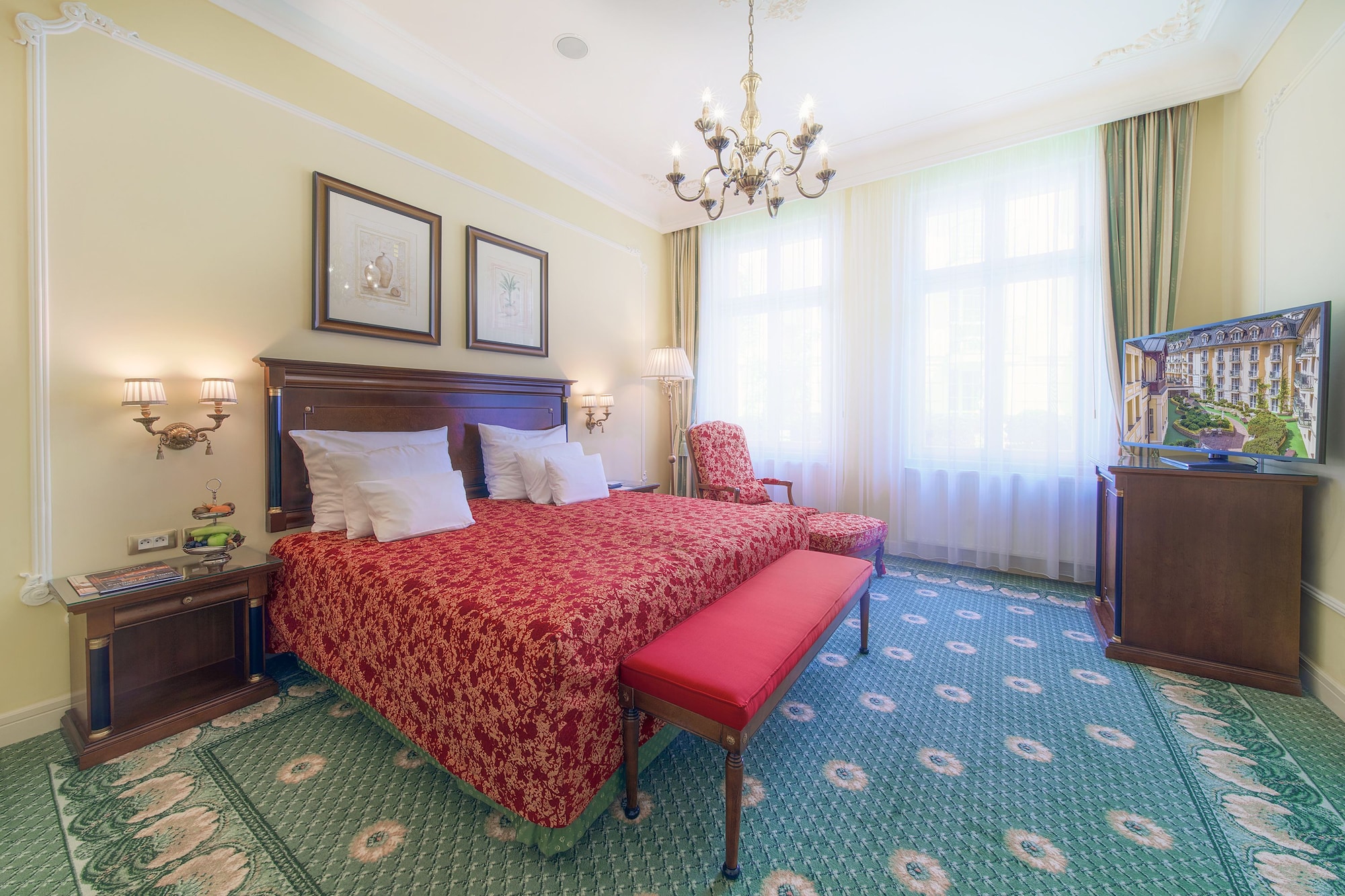 JUNIOR SUITE, KING BED