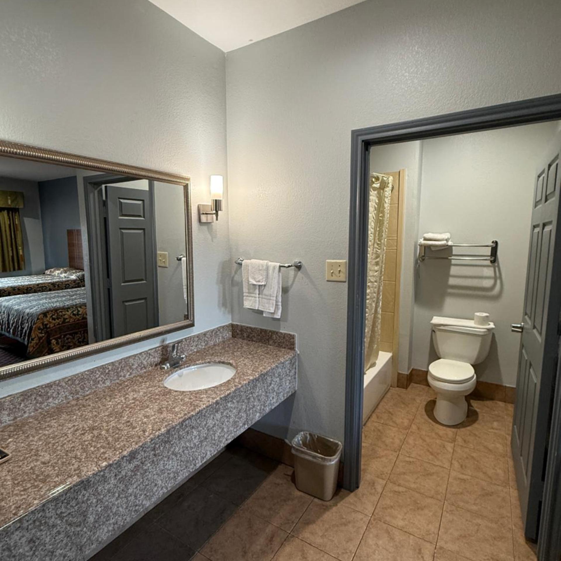 Budget Host Inn Stafford - Houston 16/16