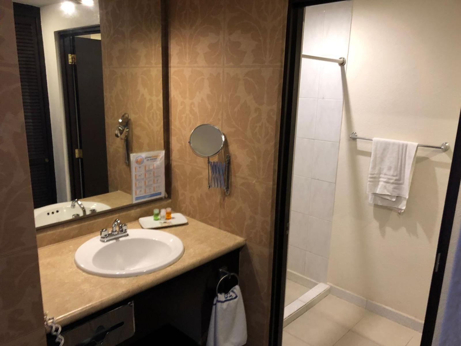 hotel clara luna