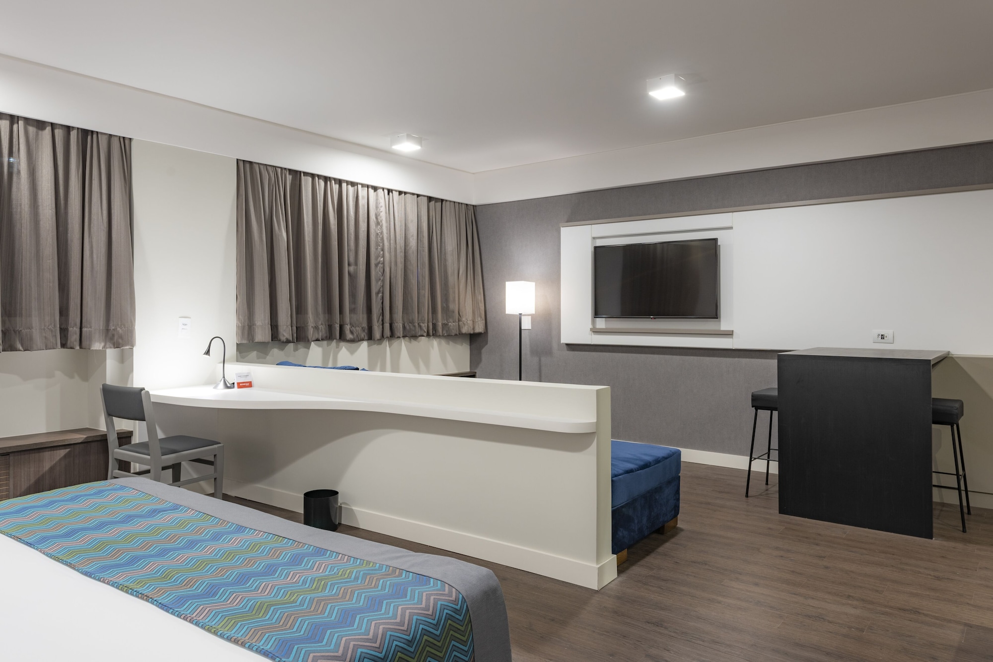 SUPERIOR, SUITE, KING BED