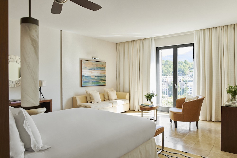 Deluxe, King Bed, Mountain View