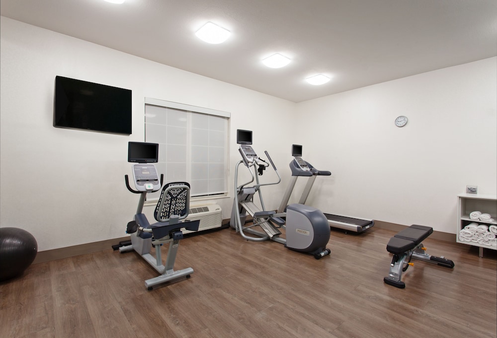 Holiday Inn Express Hotel Suites Oakland Airport 33/55