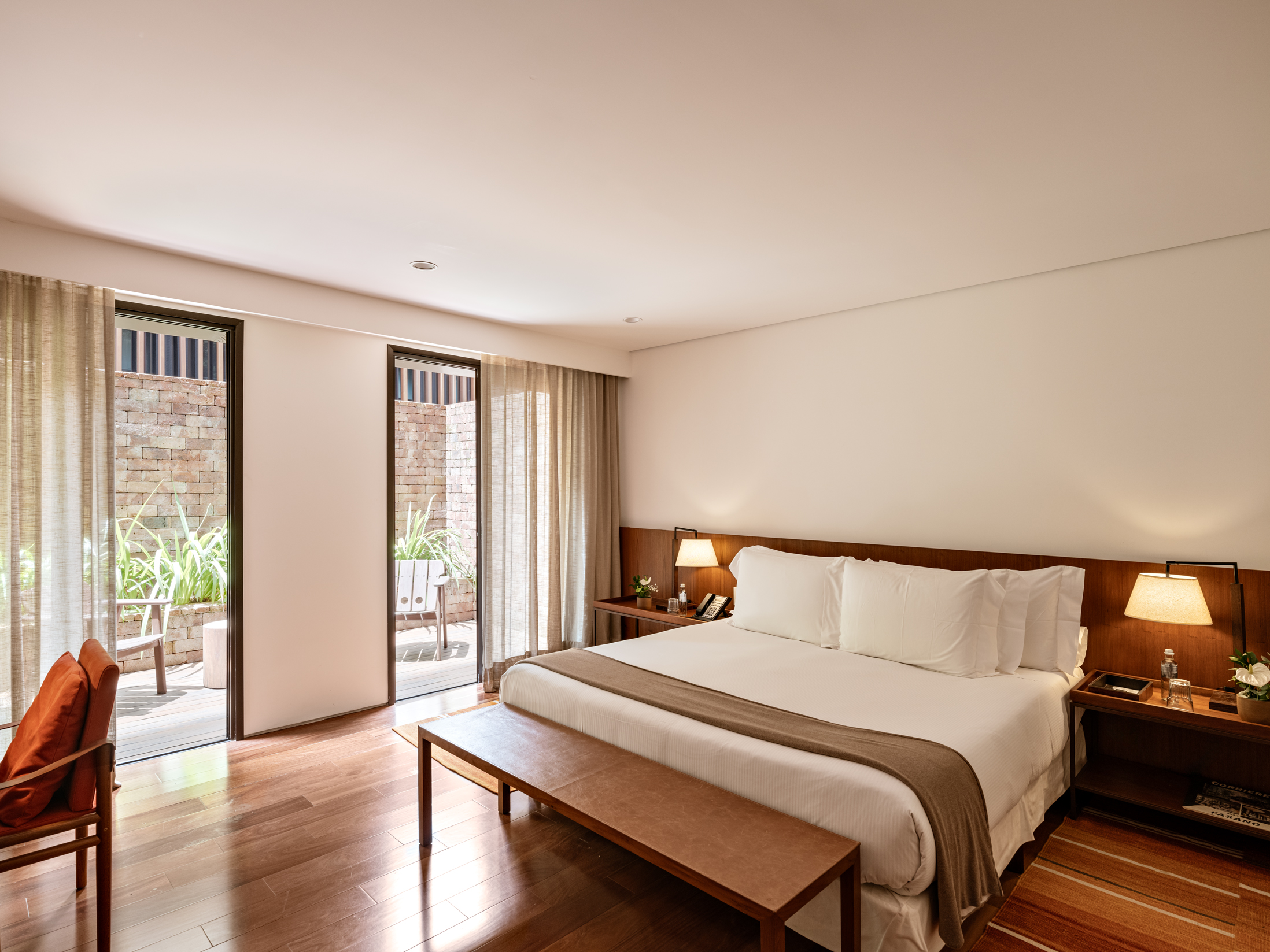 Deluxe, Balcony