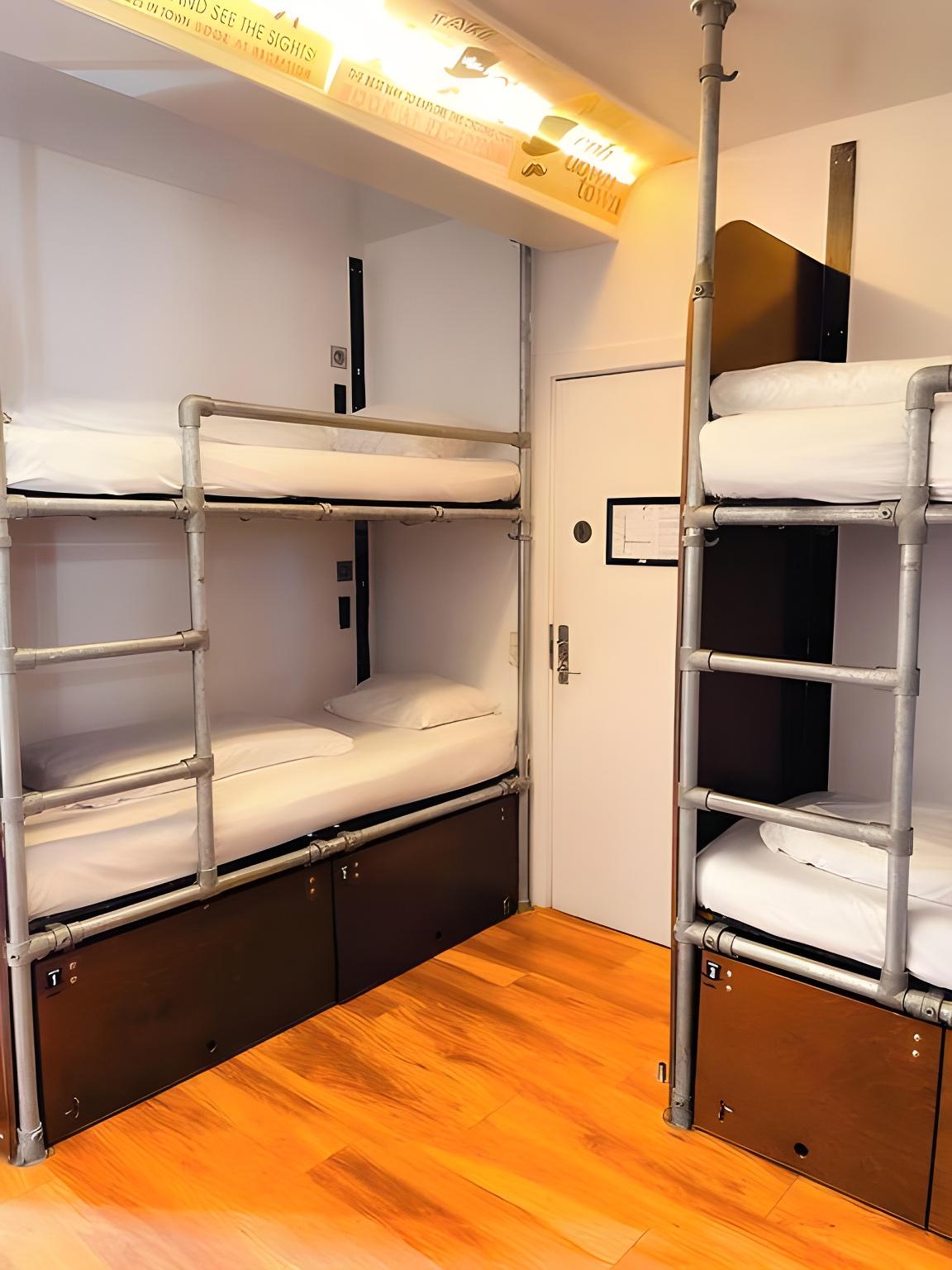 Mixed Dorm, 8 People, Shared Bathroom