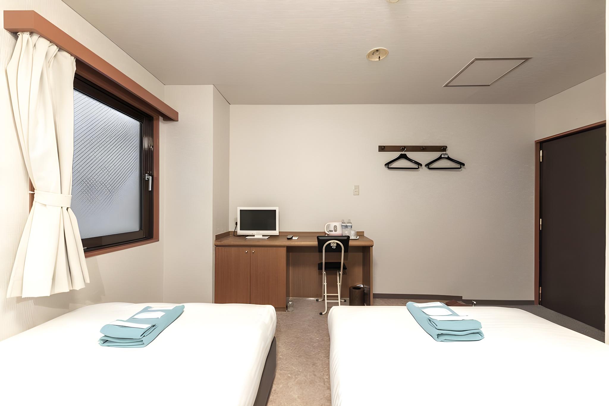 City, Standard, Twin Beds, Main Building