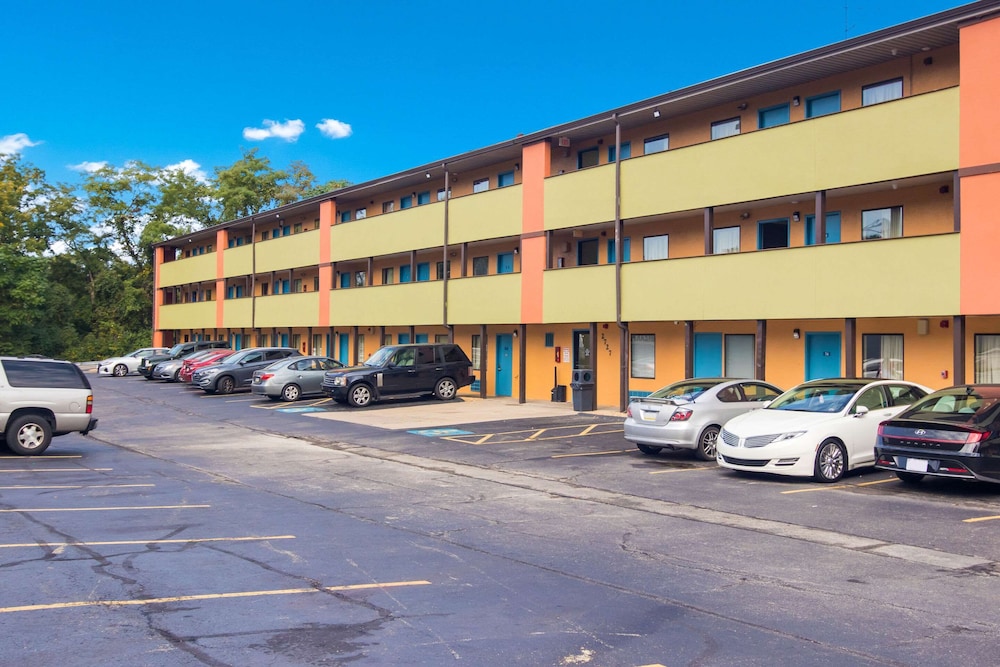 Rodeway Inn and Suites Monroeville Pittsburgh 1/42