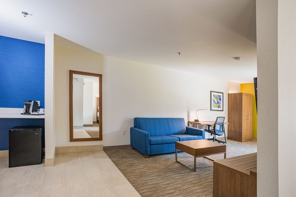 Holiday Inn Express Hotel And Suites Swansea 34/50