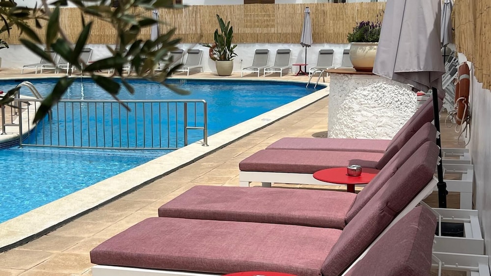Poniente Playa Apartments 32/53
