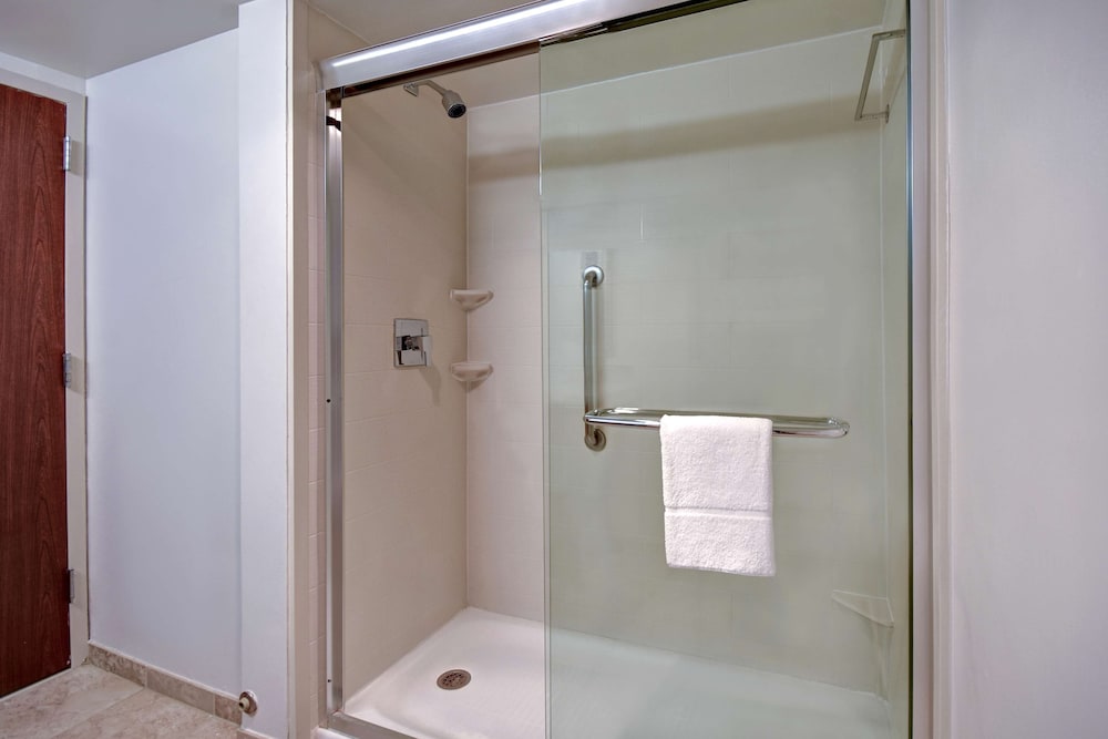 Hampton Inn & Suites Alexandria Old Town Area South 23/54