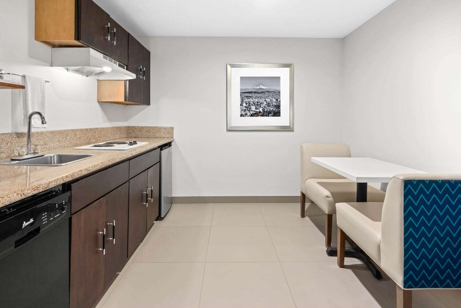 La Quinta Inn & Suites by Wyndham Portland NW 26/27