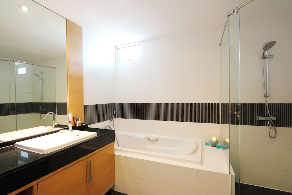 Urbana Sathorn Bangkok, Thailand 24/81