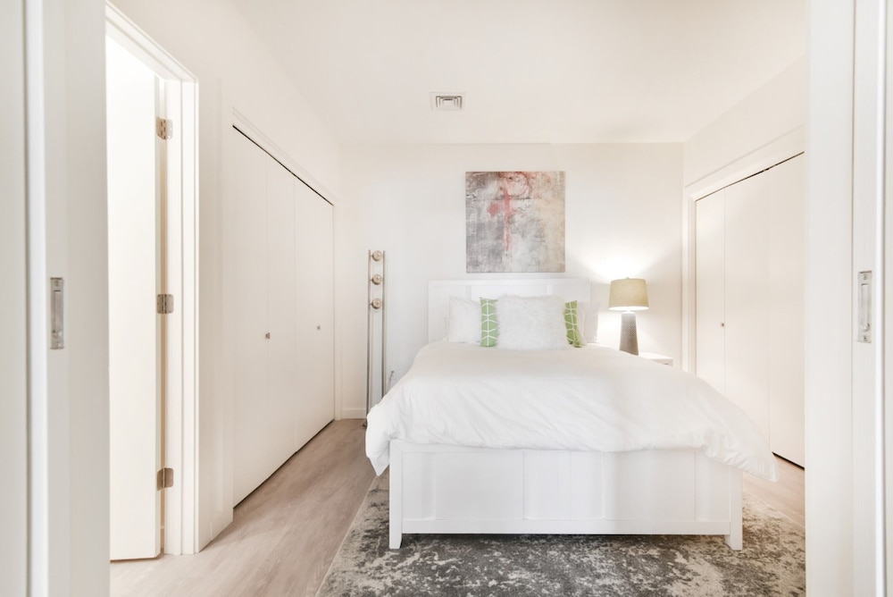 DELUXE, APARTMENT, QUEEN BED, SOFA