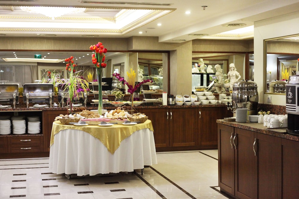 Halifaks Hotel 42/50