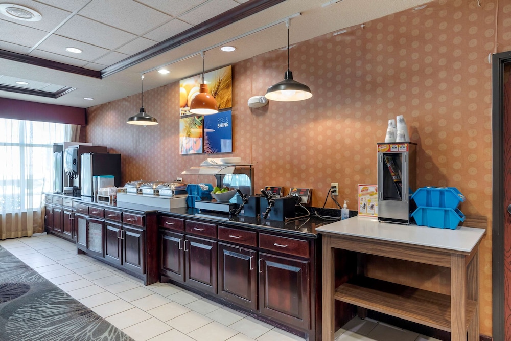 Comfort Inn Suites Denison North Lake Texoma 28/38