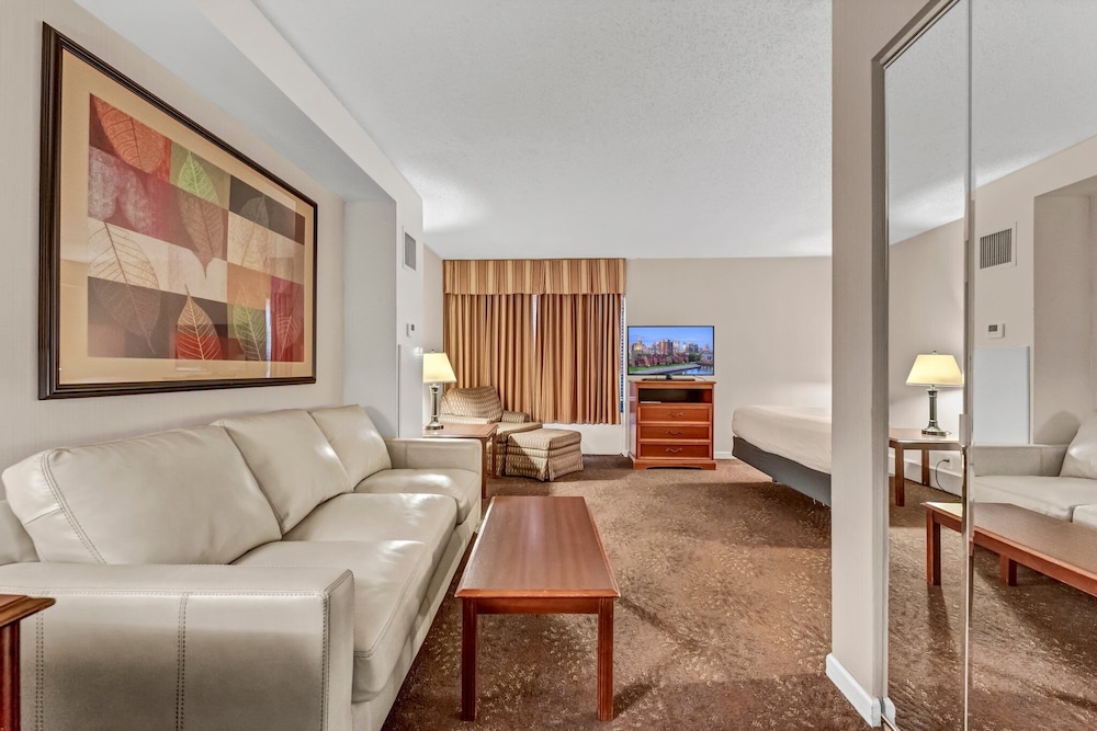 Buffalo Airport Hotel 53/61