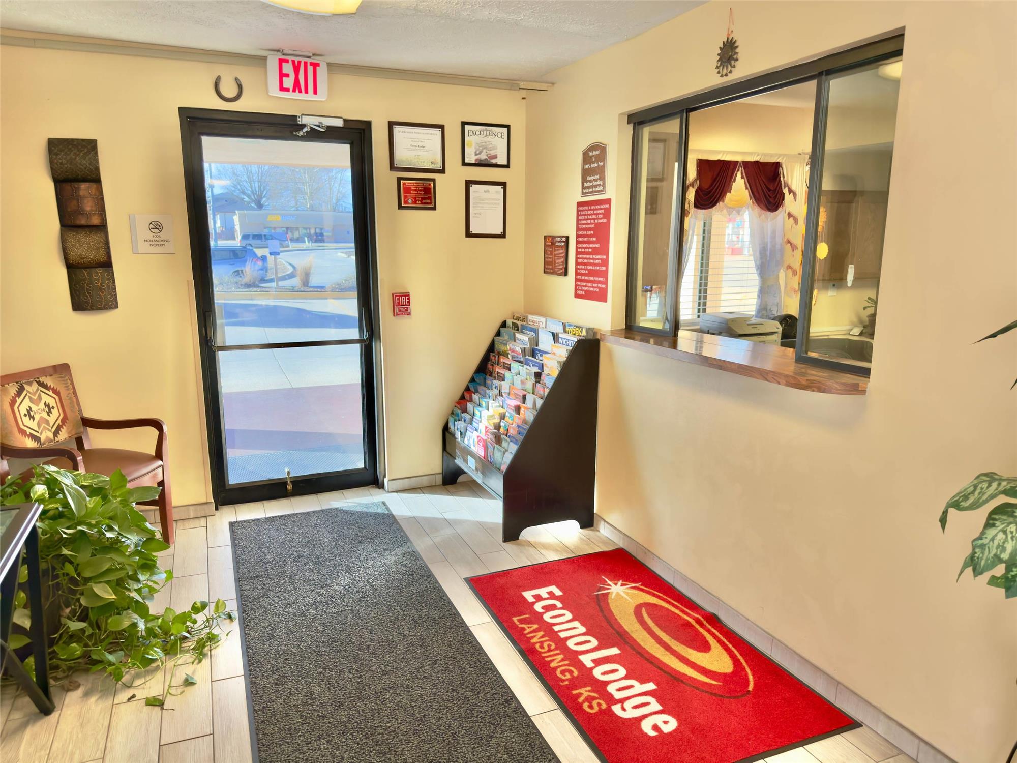 Econo Lodge Lansing Leavenworth 4/26