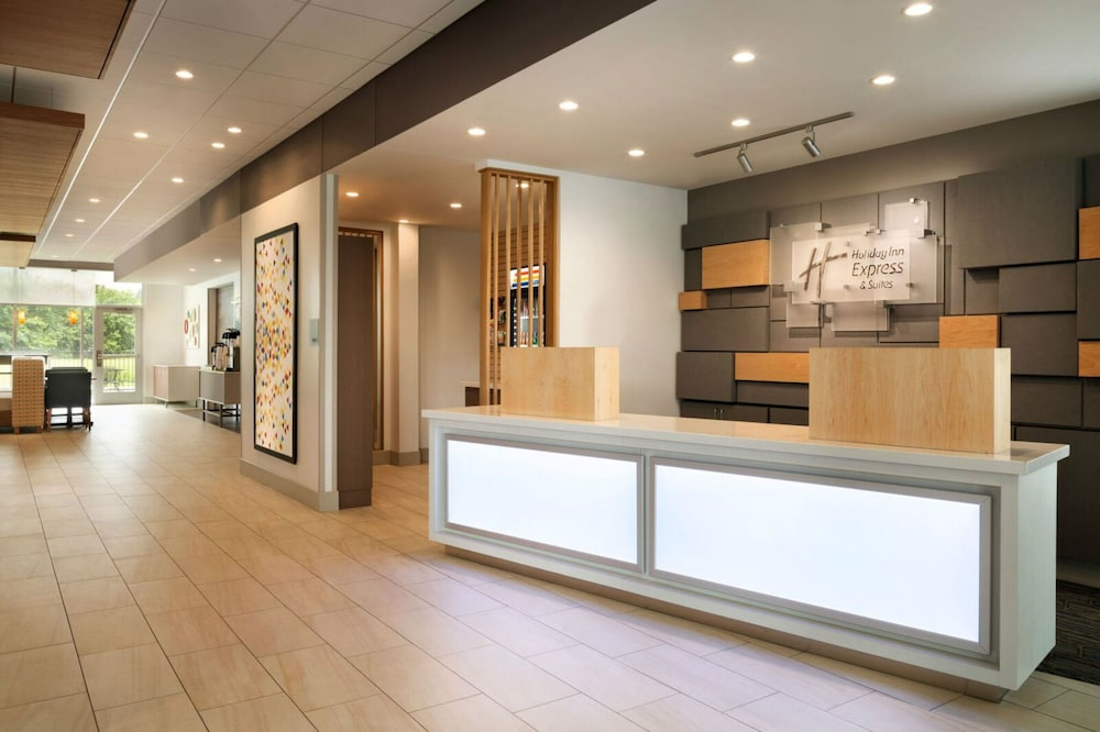 Holiday Inn Express Suites Red Wing 6/38