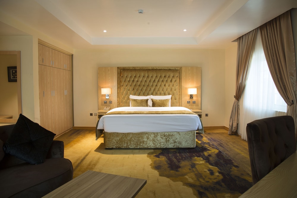 Bon Hotel Elvis 17/50