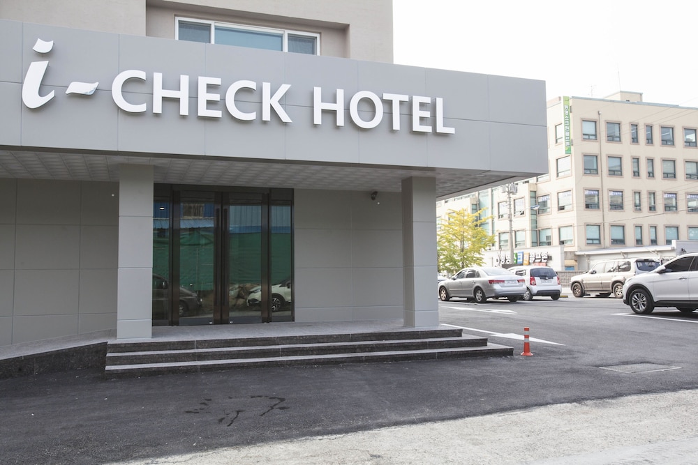 I-Check Hyunjin Hotel 62/67