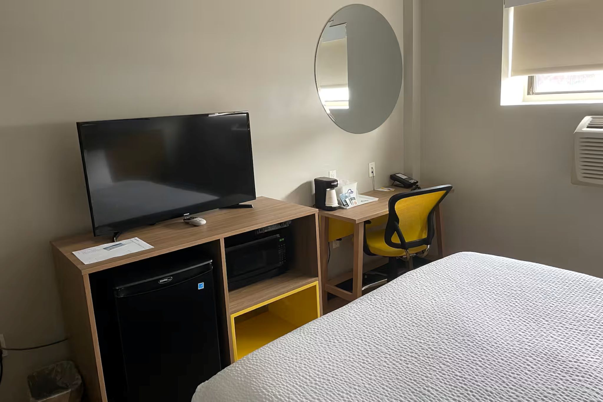 Days Inn & Suites by Wyndham Jamaica JFK Airport 16/20