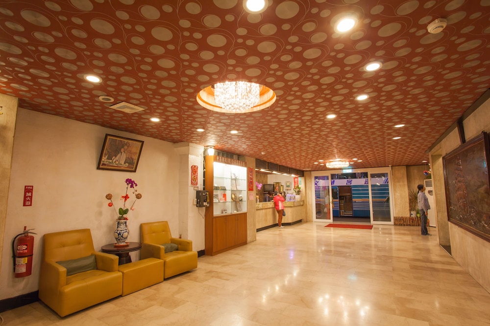 Chiayi Crown Hotel 10/32