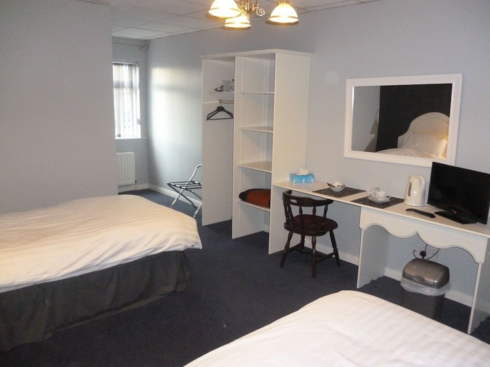 5 Corners Guest Inn 5/19