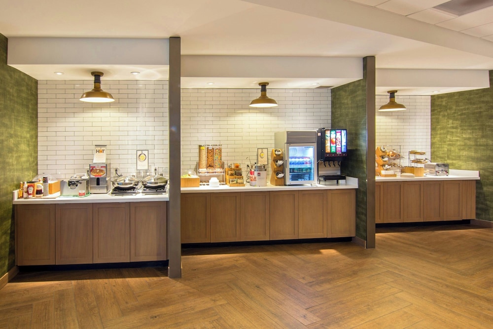 Fairfield Inn Suites Nashville Airport 8/43