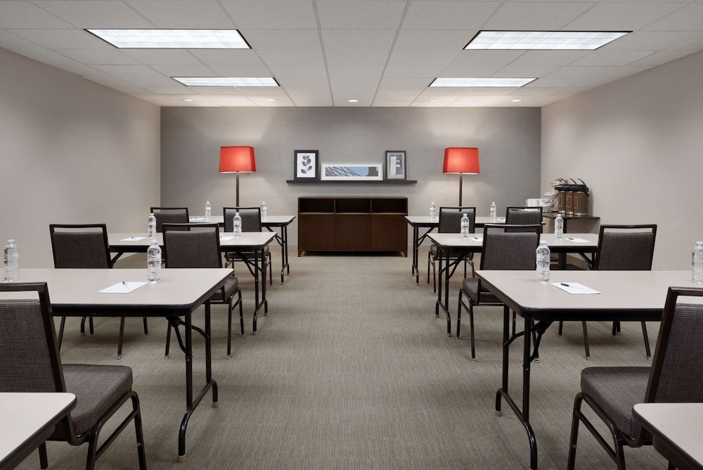 Country Inn and Suites By Radisson, Houghton, MI 18/26