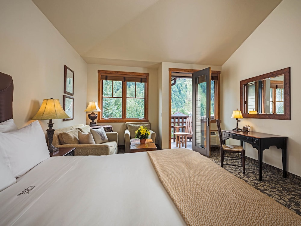 Deluxe, King Bed