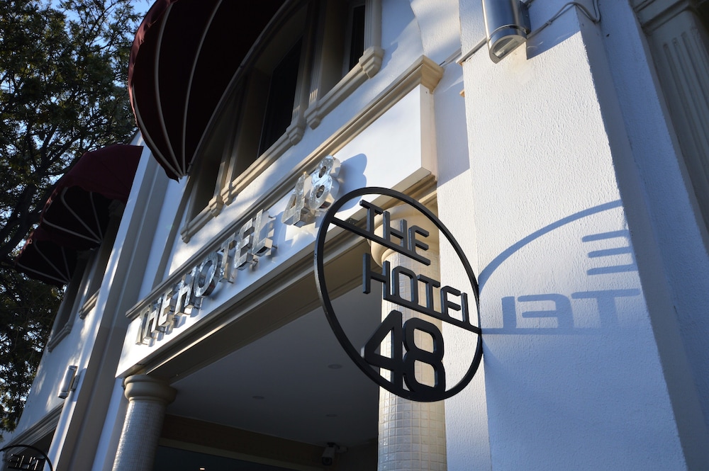 The Hotel 48 32/49