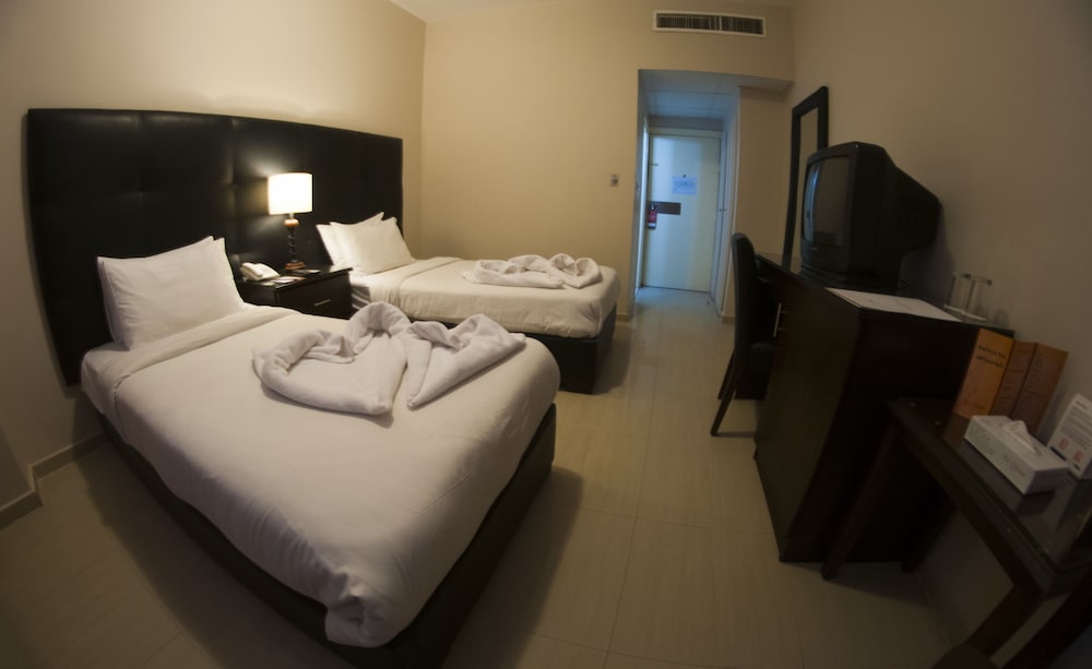 La Maison Hotel 12/33