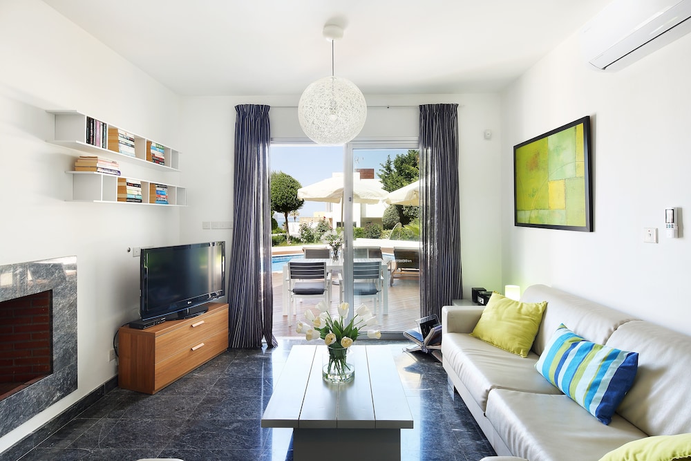 Paradise Cove Luxurious Beach Villas 21/50