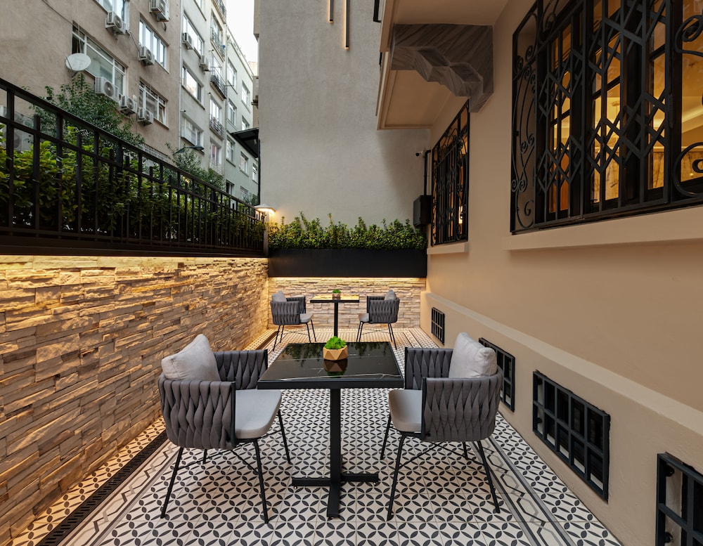 Gleam Collection Hotel 54/62