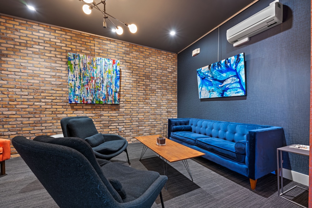 The Frances Modern Inn 46/65
