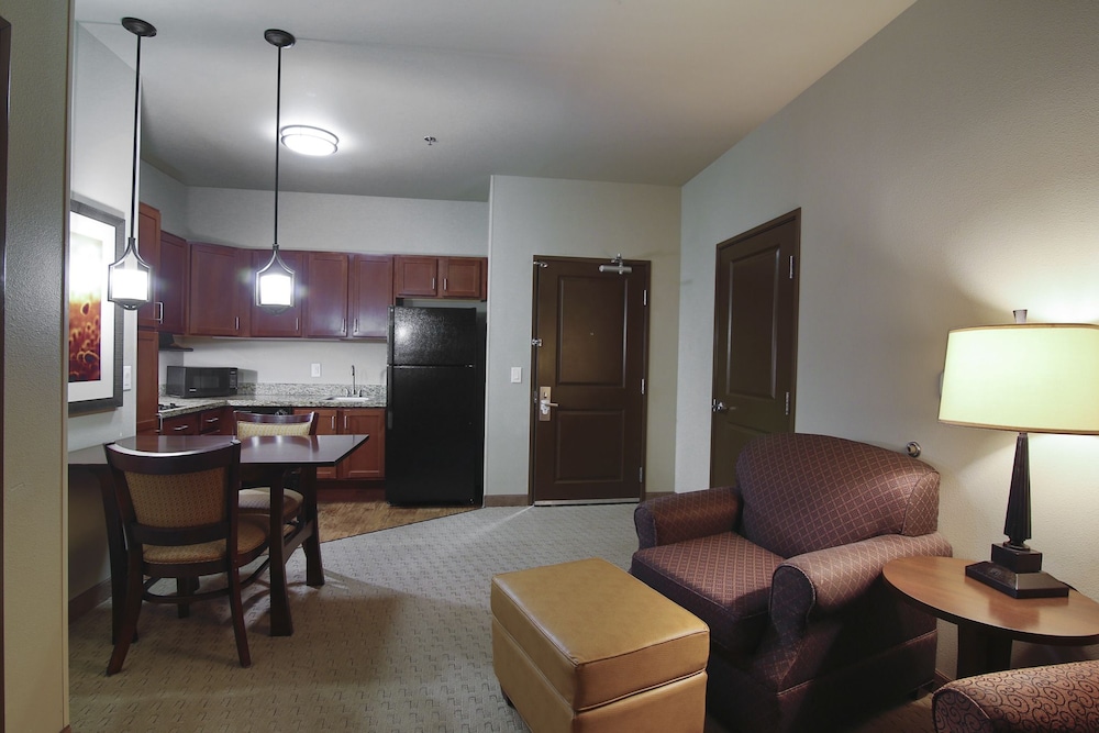 Teddy Apos S Residential Suites Watford City 29/56
