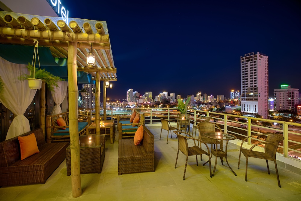 Continent Hotel Da Nang 20/22
