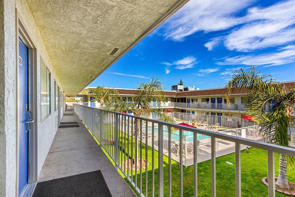 Motel6 Phoenix, AZ - North Bell Road 43/46
