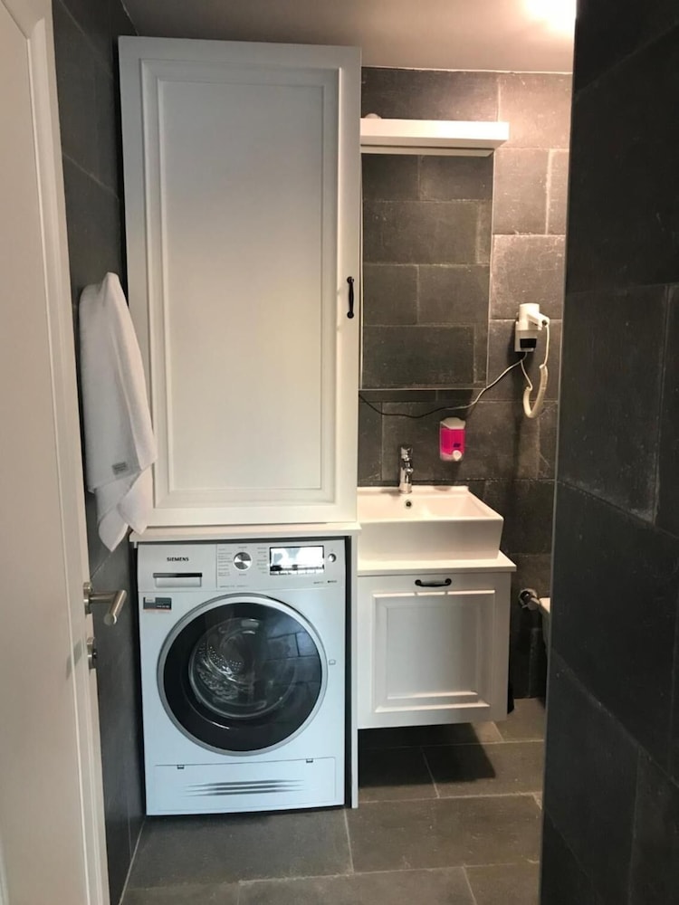 Luxx Suite 40/40
