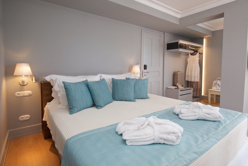 Aenos Hotel 23/62