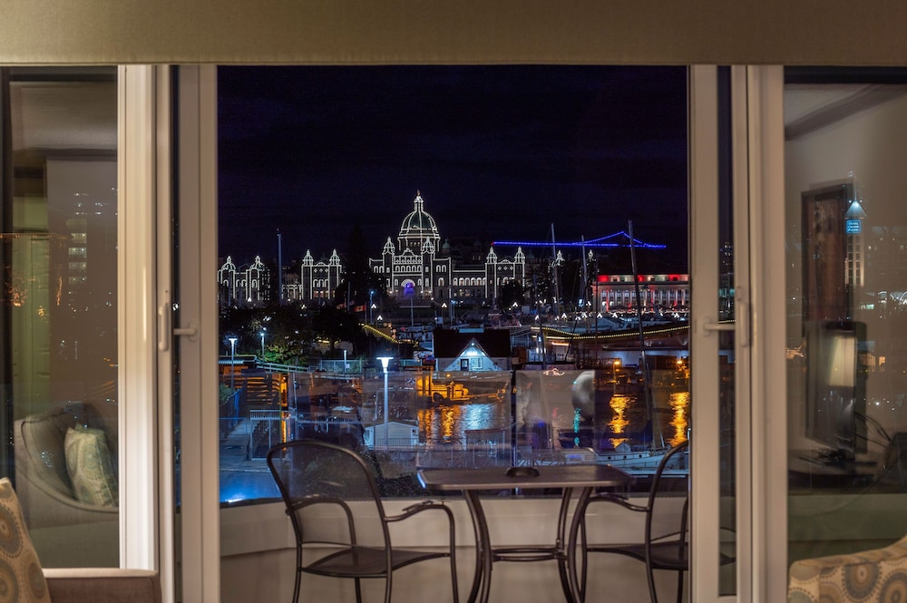 Victoria Regent Waterfront Hotel & Suites photo4