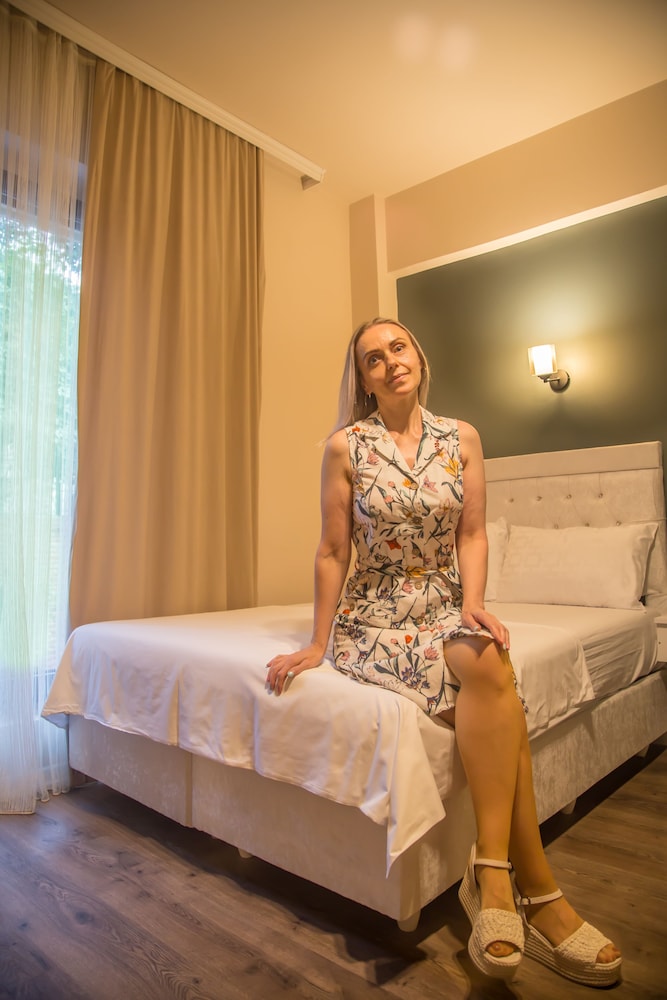 Senyor Garden Hotel 40/50