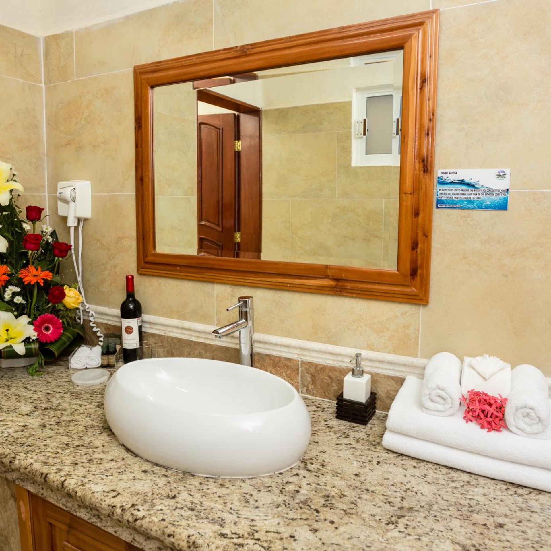 Hotel La Joya 48/51