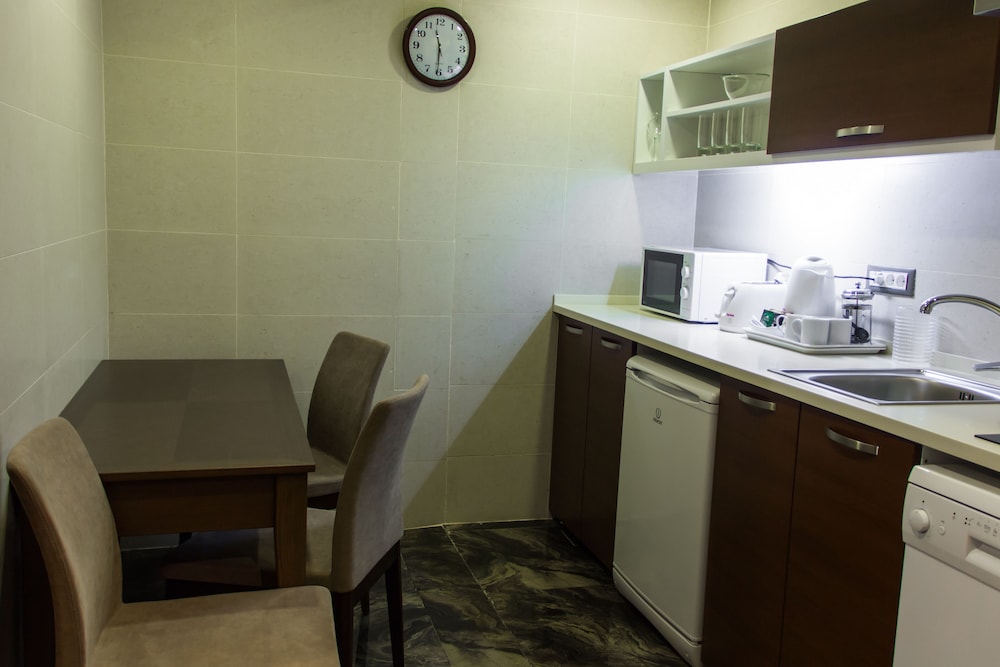 Parkside Hotel Apartments 39/44